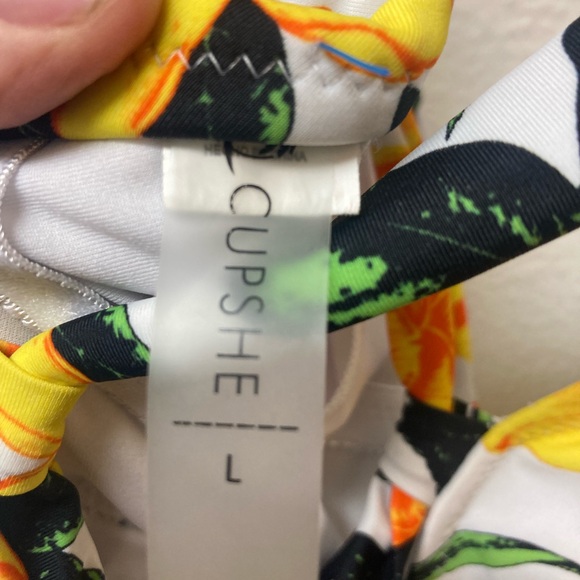 CUPSCHE Floral and Striped one Piece Swimsuit Size Large - Picture 6 of 6